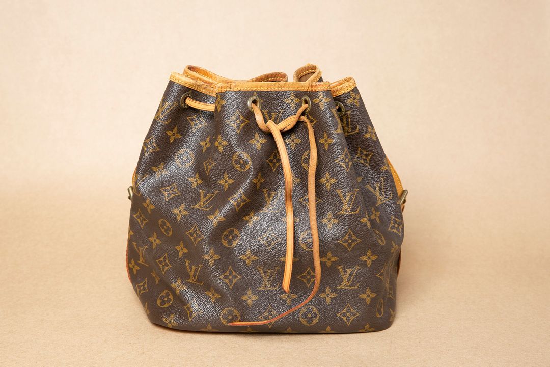 Part 1: Louis Vuitton Vintage Petite Bucket Bag Review, Preloved Buying  Tips & Remove Sticky Lining 