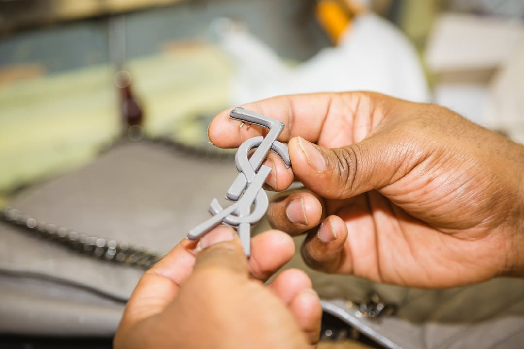 YSL Logo Repair 4