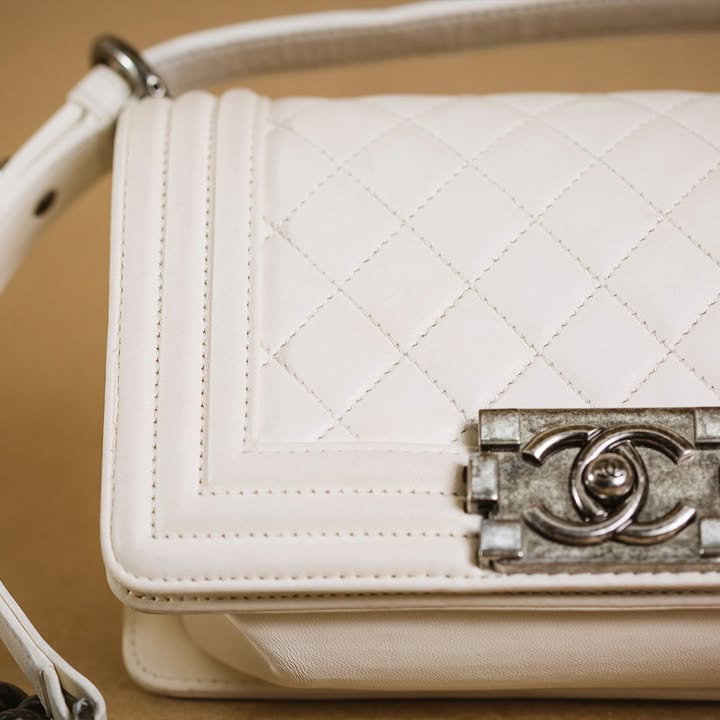 Chanel Bag Re-Whitening 8