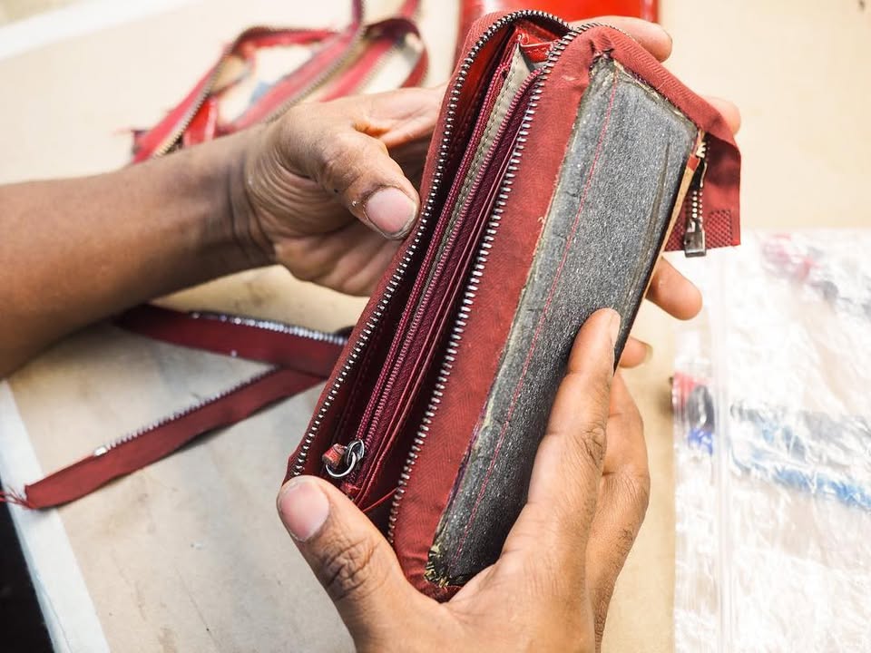 Burberry Wallet Zip Repair 3